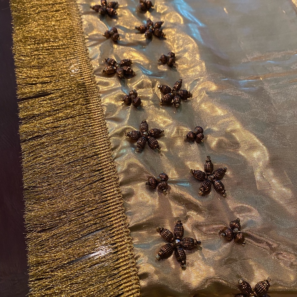 NEW Handmade beaded flower design table runner - Picture 4 of 5